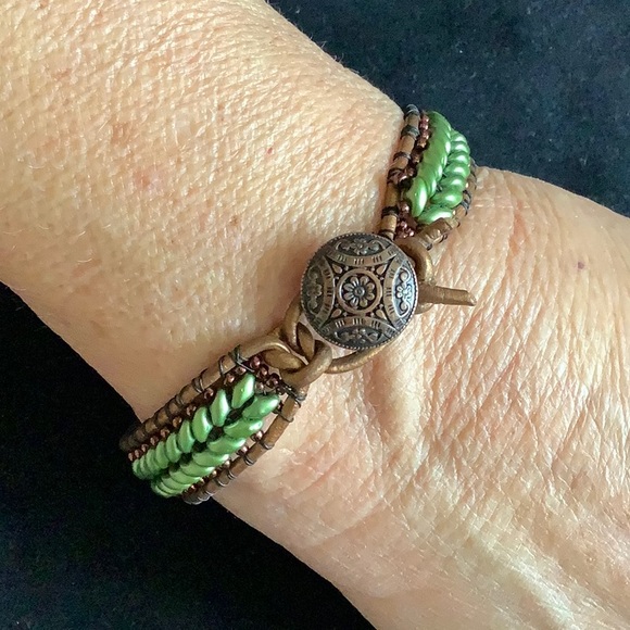 Hand Beaded Lime Green Bracelet - Picture 3 of 4